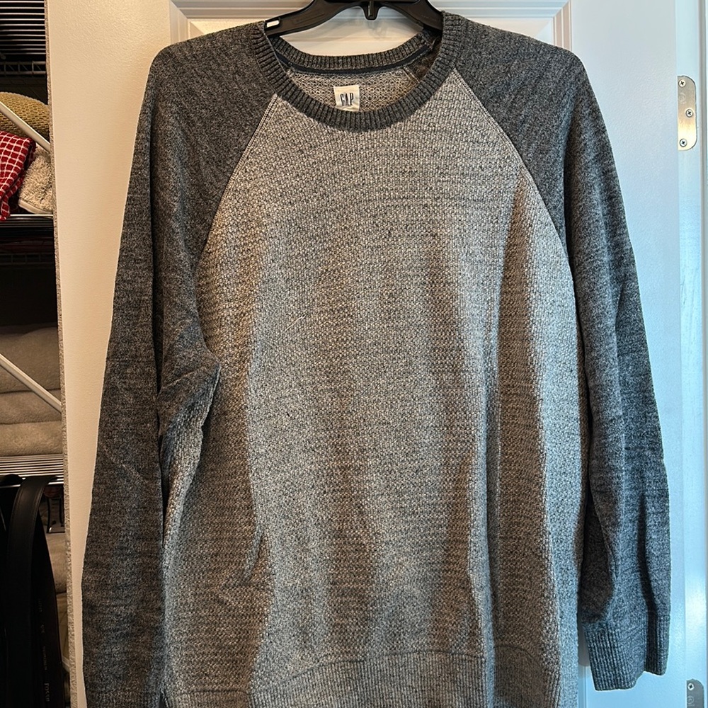 Gap sweater